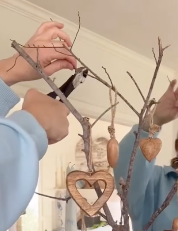 neutral Valentine's Day tree decoration made from natural elements 